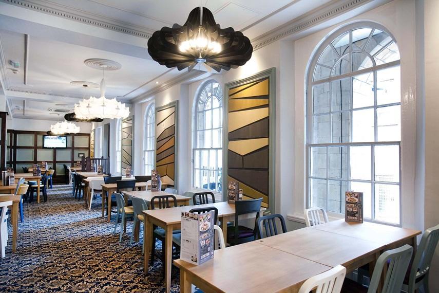 The Guildhall and Linen Exchange Wetherspoon Dunfermline Buitenkant foto